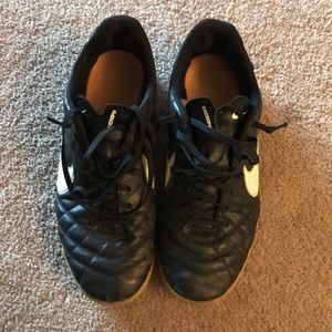 Men’s Nike tiempo indoor soccer 10.5